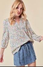 Load image into Gallery viewer, SPLIT V-NECK LINE SLEEVE PRINTED BLOUSE
